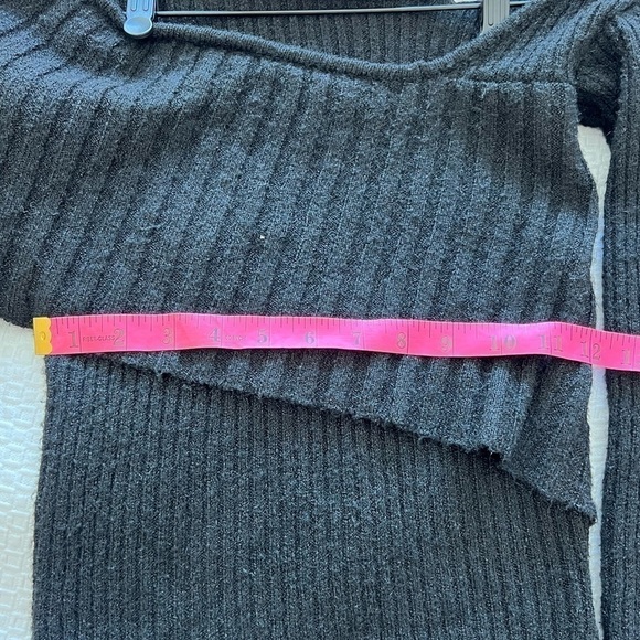 Central Park West Bailey Off The Shoulder Sweater - Picture 14 of 16